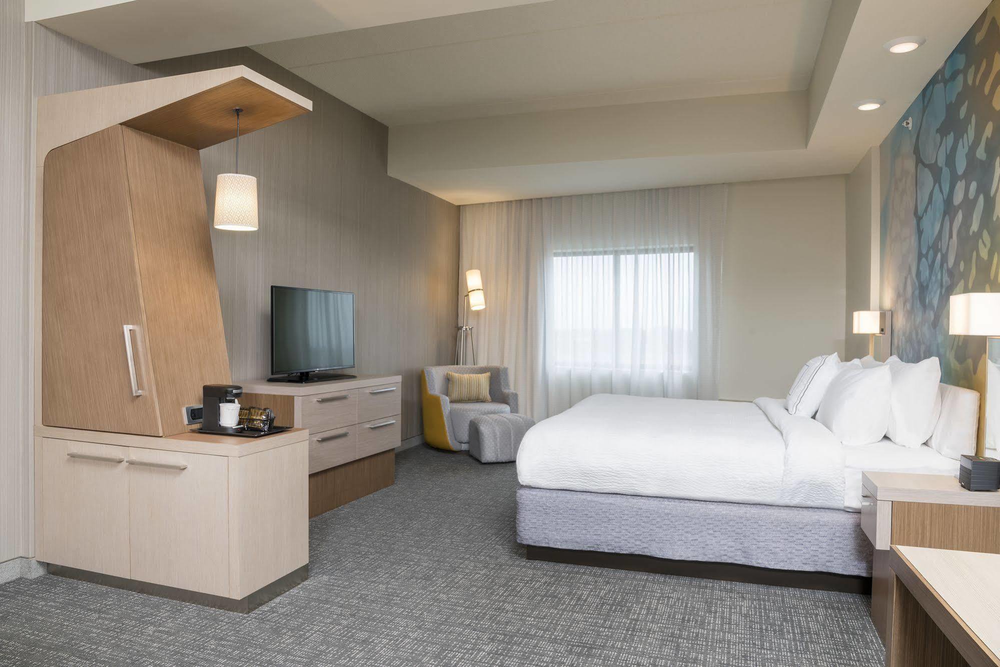 Courtyard By Marriott Mt. Pleasant At Central Michigan University Mount Pleasant Exterior foto